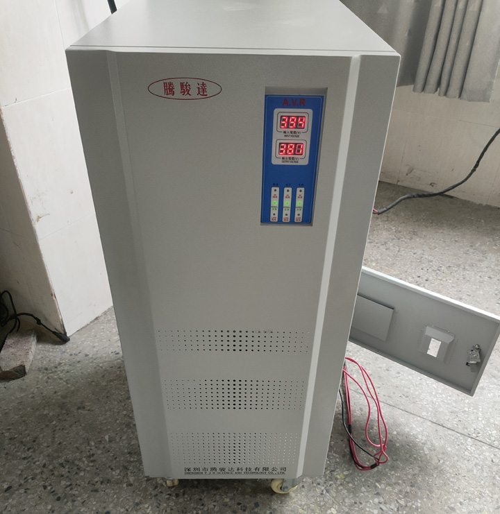 三相穩(wěn)壓器100kw