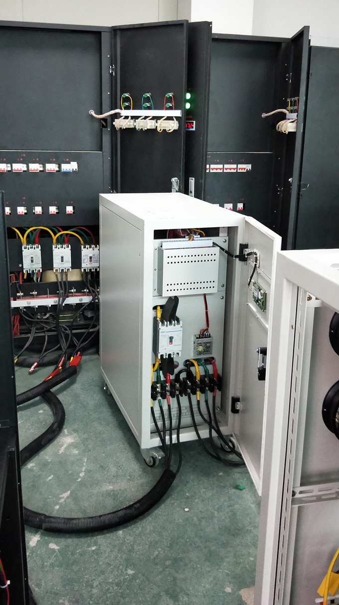 三相四線380伏穩(wěn)壓器接單相220v電壓接線方法示意圖